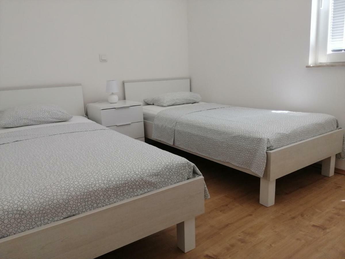 Kuca Za Odmor Postonjski Maslenica Exteriör bild